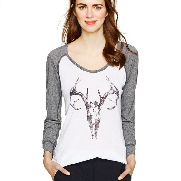 Aritzia WillFred Free, Baseball Tee in flawless condition - Picture 4 of 4